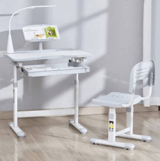Augantis vaikiškas stalas su kėde